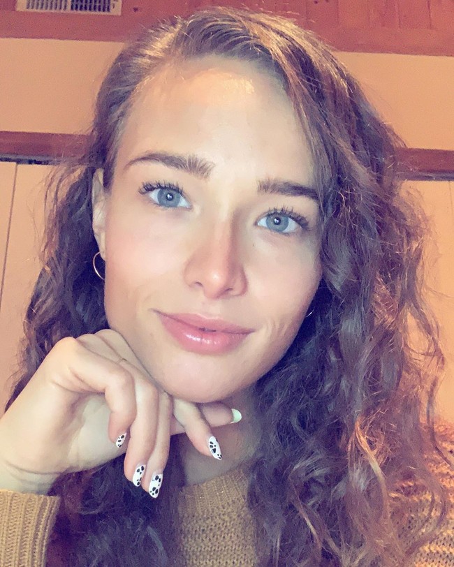 Saya berolahraga sekitar lima hari seminggu. Saya mengangkat beban lima hari seminggu dan menambahkan sedikit cardio menjadi dua hingga tiga hari, terang Charity. Foto: Instagram