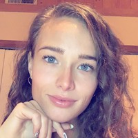 Saya berolahraga sekitar lima hari seminggu. Saya mengangkat beban lima hari seminggu dan menambahkan sedikit cardio menjadi dua hingga tiga hari, terang Charity. Foto: Instagram