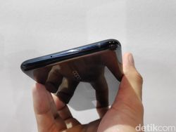 Menggenggam Ponsel Masa Depan Oppo
