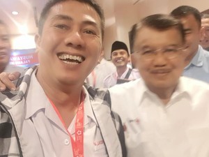 Selfie Bareng, Deng Ical Direstui JK Maju Pilwalkot Makassar?
