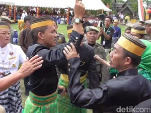 Festival Maradika Mamuju Sempat Ricuh Gara-gara Protes Galagar Pitu
