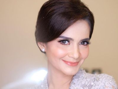 Foto: Pesona Cut Tari Saat Menikah, Cantik dengan Riasan Bernuansa Peach