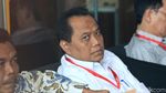 Lirikan Tajam Direktur Operasional Bulog saat Diperiksa KPK