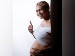 Kocak! Saat Young Lex dan Istri Pamer Perut Hamil