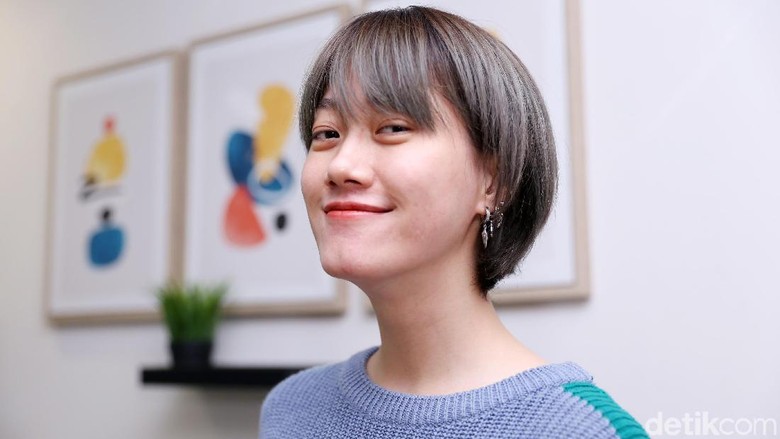 YouTuber dan penulis buku Off the Record, Ria SW Foto: Asep Syaifullah/detikHOT YouTuber dan penulis buku Off the Record, Ria SW Foto: Asep Syaifullah/detikHOT