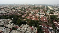 Kepadatan penduduk di wilayah Depok tersebut berimbas pada meningkatnya kebutuhan pemukiman yang lebih besar.
