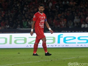 Perangi Virus Corona, Bambang Pamungkas Lelang Barang Pribadinya