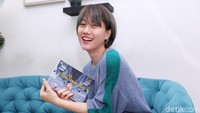 Ria SW menyambangi kantor detikcom di kawasan Tendean, Jakarta Selatan, belum lama ini bersama tim editor dari Penerbit Gramedia Pustaka Utama (GPU).  Foto: Asep Syaifullah/detikHOT