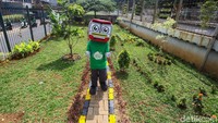 Di stasiun ramah lingkungan ini juga kini terdapat taman hijau yang semakin membuat kawasan sekitar menjadi segar.