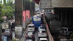Jakarta Diguyur Hujan, Kemacetan Tak Terhindarkan