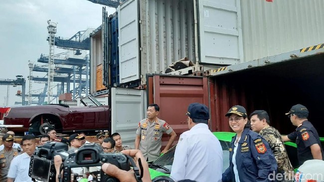Tol Japek Layang Bikin Pusing, Moge & Mobil Mewah Selundupan Terbongkar Tol Japek Layang Bikin Pusing, Moge & Mobil Mewah Selundupan Terbongkar