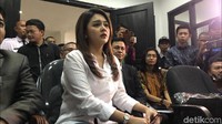 Jenita Janet kini tengah mengurusi perceraiannya dengan Alif Hedi Nurmaulid. Baru-baru ini ia menghadiri sidang mediasi meskipun Alif tak datang. Foto: Hanif/detikHOT
