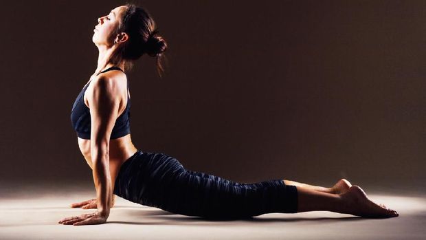 Cobra pose sangat efektif untuk memperbaiki postur tubuh.