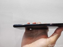 Menggenggam Ponsel Masa Depan Oppo