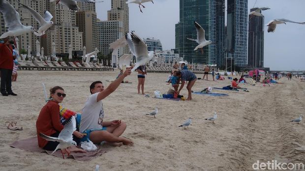 Ada Pantai Khusus Bikini di Pulau Buatan Dubai