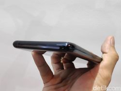 Menggenggam Ponsel Masa Depan Oppo