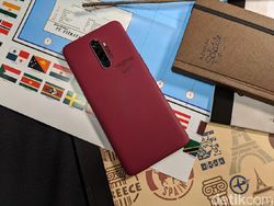 Lebih Dekat dengan Realme X2 Pro Si Ponsel Batu Bata