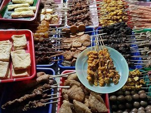 Ingat, Mulai Hari Ini Angkringan di Solo Tutup 19.00 WIB Atau Dibubarkan!