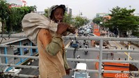 Menurut Kepala Dinas Bina Marga DKI Jakarta Hari Nugroho, pembangunan trotoar dengan konsep complete street itu nantinya akan memiliki lebar trotoar hingga lebih dari 5,5 meter.