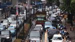 Jakarta Diguyur Hujan, Kemacetan Tak Terhindarkan