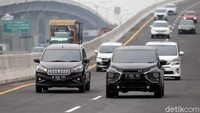 Tidak hanya mengatur gas dan rem, pengemudi juga diharapkan tertib dengan batas aturan maksimal kecepatan di jalan tol layang Japek II, yang tidak boleh lebih dari 80 km/jam. Apalagi berada di atas, sidewind atau terpaan angin samping pun juga masih berpotensi terjadi. Tak hanya itu pengemudi juga disarankan untuk memutar roda kemudi secara halus. Agar menghindari sifat jalan kendaraan yang menjadi tidak stabil (yawing).