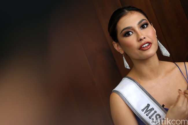 Peserta lain mungkin sudah pernah punya pengalaman di beauty pageant lain, mereka juga much older and more mature. So Im very surprised, katanya. (Foto: Muhammad Ridho/detikcom)