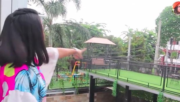 Ke Rumah Ria Ricis, Melaney Ricardo: Ih Gue Mau Jadi YouTuber Aja