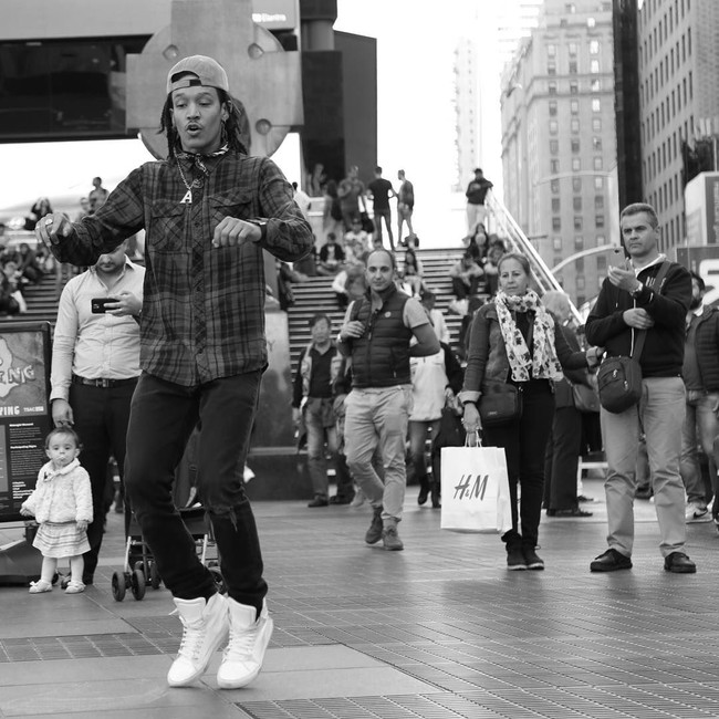 Ahlamalik William cukup aktif di Instagram. Unggahannya penuh dengan foto-foto dia unjuk kebolehan menari. Tak ada foto yang mengindikasikan hubungan spesialnya dengan Madonna. (Foto: Instagram/@ahla_malik)