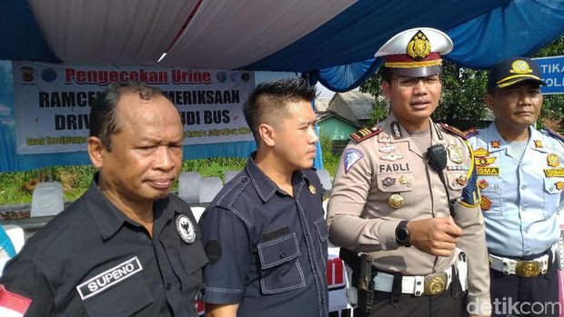 Tak Layak Jalan, Satu Bus Disita Polisi di GT Citeureup Bogor