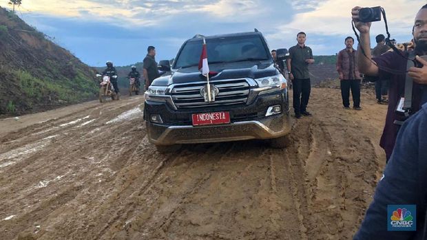 Momen Mobil Rombongan Menteri Jokowi Hampir Masuk Jurang!
