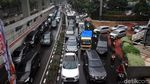Jakarta Diguyur Hujan, Kemacetan Tak Terhindarkan