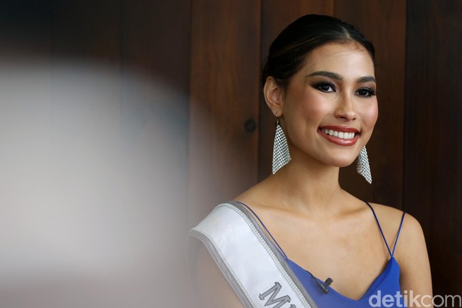 Di usianya yang masih 20 tahun, Frederika Cull juga menjadi kontestan termuda di 10 besar. (Foto: Muhammad Ridho/detikcom)