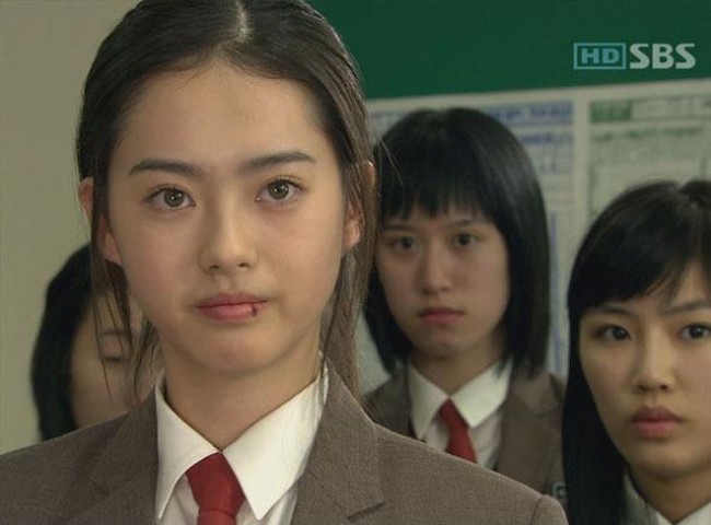 Terkadang saat penerangan tak terlalu terang, warna matanya pun seperti abu-abu. Foto: Instagram