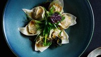 Dumpling biasanya dibuat sesederhana mungkin. Tapi foto satu ini berhasil menunjukkan sisi lain dumpling yang cantik. Foto: Gourmet Traveller