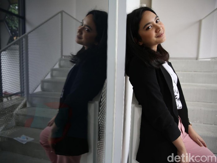 Rachel Amanda saat mempromosikan film terbarunya Nanti Kita Cerita tentang Hari Ini.
