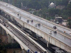 Kontroversi Tol Japek Layang, Proyek Molor hingga Macet Panjang
