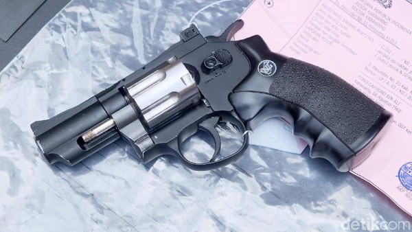 Ini Pistol Buatan Pria Lulusan SMP di Karawang