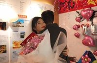 Mewah! Wanita Lamar Pacarnya dengan Akta Rumah dan Kunci Mobil BMW