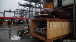Sulap! Kontainer Batu Bata ini Ternyata Berisi Mobil Mewah