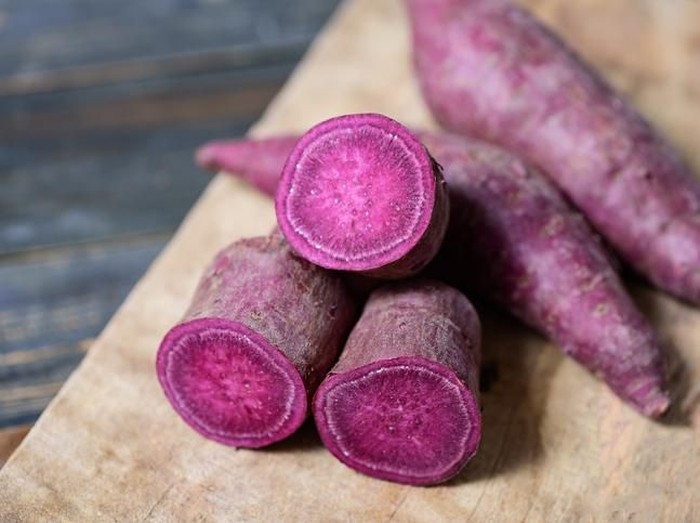 Iseng Masak Nasi Sambil Kukus Ubi, Hasilnya Jadi Nasi Ungu Cantik