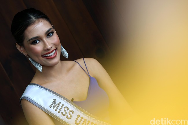 Untuk Miss Universe 2019, sejumlah gaun rancangan desainer ternama sudah dipersiapkan buat Frederik Cull. Salah satunya gaun keemasan penuh yang bermandikan detail bling-bling karya Tex Saverio. (Foto: Muhammad Ridho/detikcom)