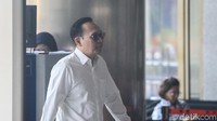 Arif Wibowo diperiksa sebagai saksi untuk tersangka mantan Direktur Teknik dan Pengelolaan Armada PT Garuda Indonesia (Persero) Tbk, Hadinoto Soedigno terkait kasus dugaan suap pengadaan mesin Rolls-Royce PLC asal Inggris untuk pesawat Airbus milik Garuda Indonesia.