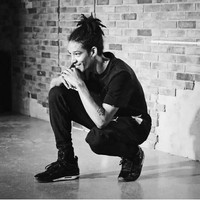 Dengan usianya yang terpaut 36 tahun, Ahlamalik disebut-sebut pria termuda yang pernah dipacari diva berusia 61 tahun itu. (Foto: Instagram/@ahla_malik)