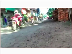 Serasa Isle of Man TT, Pemotor Ini Balapan di Jalanan Kampung