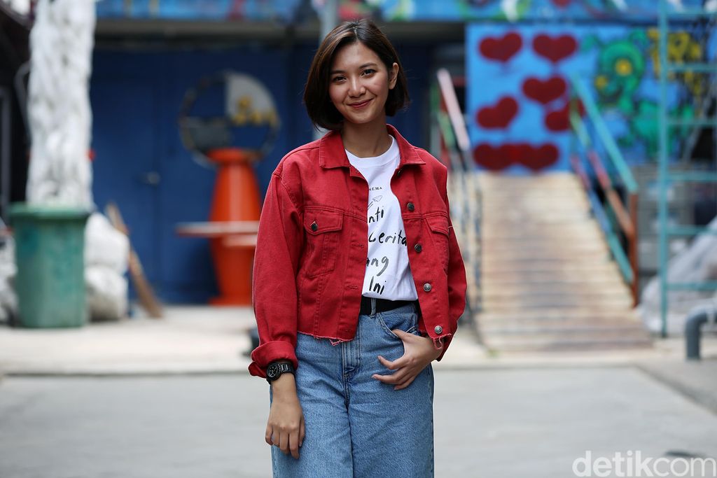 Sheila Dara Aisha saat mempromosikan film terbarunya 'Nanti Kita Cerita tentang Hari Ini'