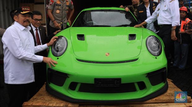 Sri Mulyani Bongkar Modus Penyelundupan Porsche Cs