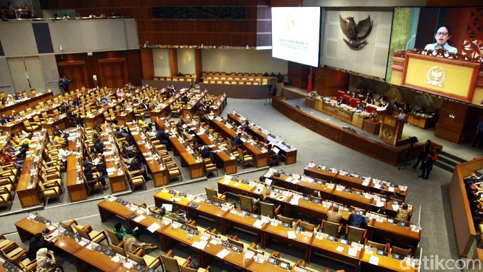 Pengesahan prolegnas RUU 2020-2024 dan 50 RUU prioritas 2020 dilakukan dalam rapat paripurna yang digelar di kompleks MPR/DPR, Senayan, Jakarta, Selasa (17/12/2019). Ketua DPR Puan Maharani memimpin jalannya rapat paripurna.
