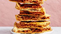 Hayoo! Jangan ngiler lihat susunan honeycomb ini ya. Diletakkan bertumpuk, tampilan honeycomb tambah menarik selera. Foto: Gourmet Traveller