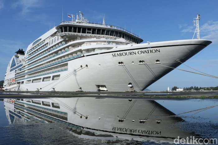 Kunjungan kapal pesiar Seabourn Ovation di Sabang