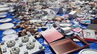 Barang Impor China Tak Ber-SNI Rp 15 M Dimusnahkan